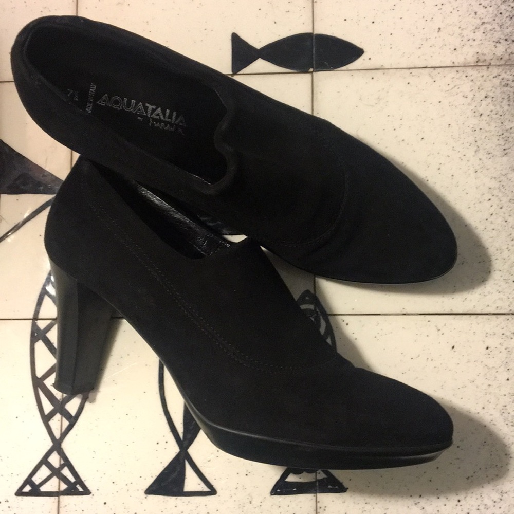 Aquatalia Suede Pumps